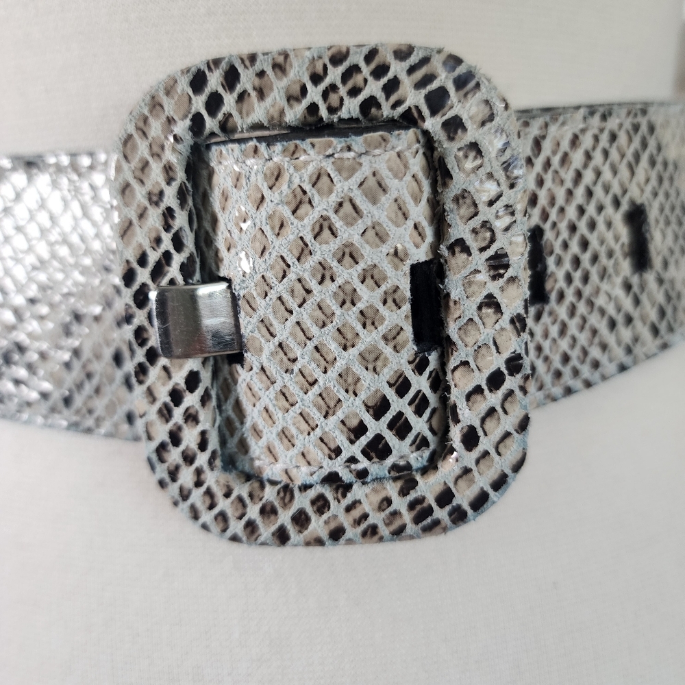 Calvin Klein Snakeskin Embossed Leather Belt w/Silver Leather Lining Size Large - Picture 3 of 10